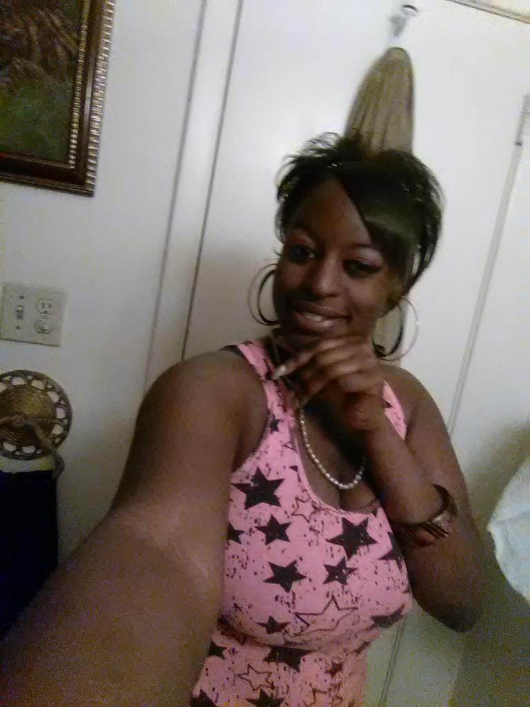 ShandalynHender's tweet photo. Me Being so sexy today feeling I'm pretty  so   more my Make up  
#kissmelikenobodyswatching #Hot 
@#Tweet 😊😍💋👅👀❤💪💯✌ https://t.co/qU4Rm0NlBT