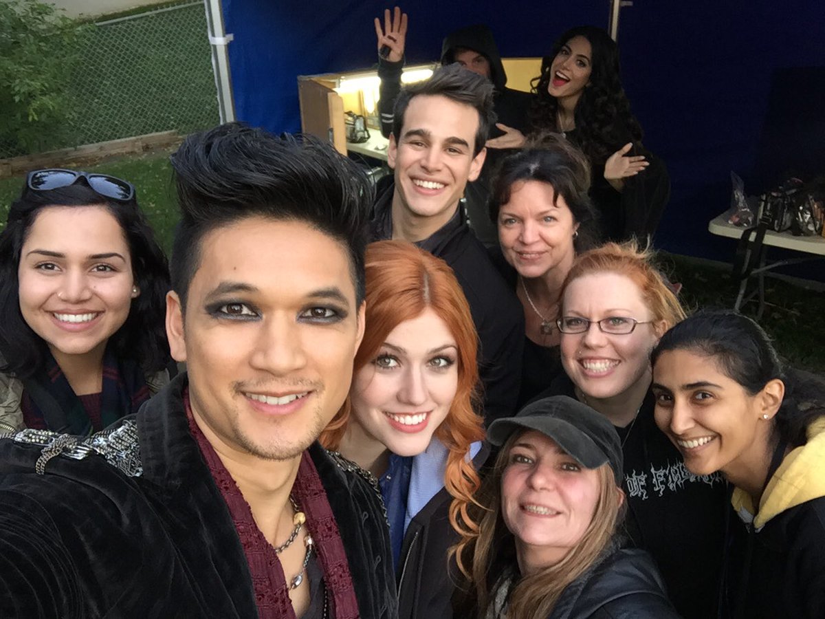 HarryShumJr's tweet photo. A happy crew wants you to watch TONIGHT! @ShadowhuntersTV @FreeformTV https://t.co/kDUuFzkTB0