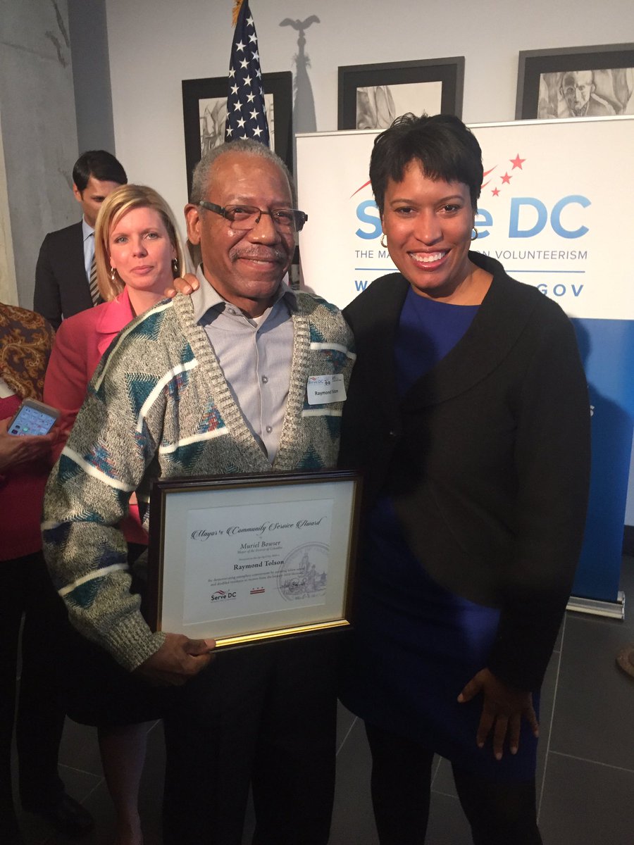 A special thank u to volunteers from <a href="/GallaudetU/">Gallaudet University</a> &amp; Raymond w/ DC Snow Team who helped during the recent snow storm.