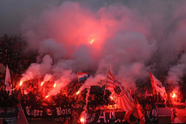 t_brong's tweet photo. Jangan ragukan loyalitas kami RT @Bolanet: https://t.co/Qd3xzSUs6W - Maman Abdurrahman Puji Loyalitas The Jakmania https://t.co/J01lIYN0nB”