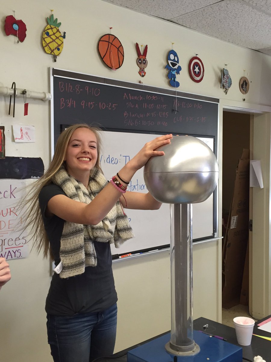 kaustinOOB's tweet photo. Only science teachers get to electrocute their students for fun, I mean educational purposes. #oobschools https://t.co/KJYlLS5GRP