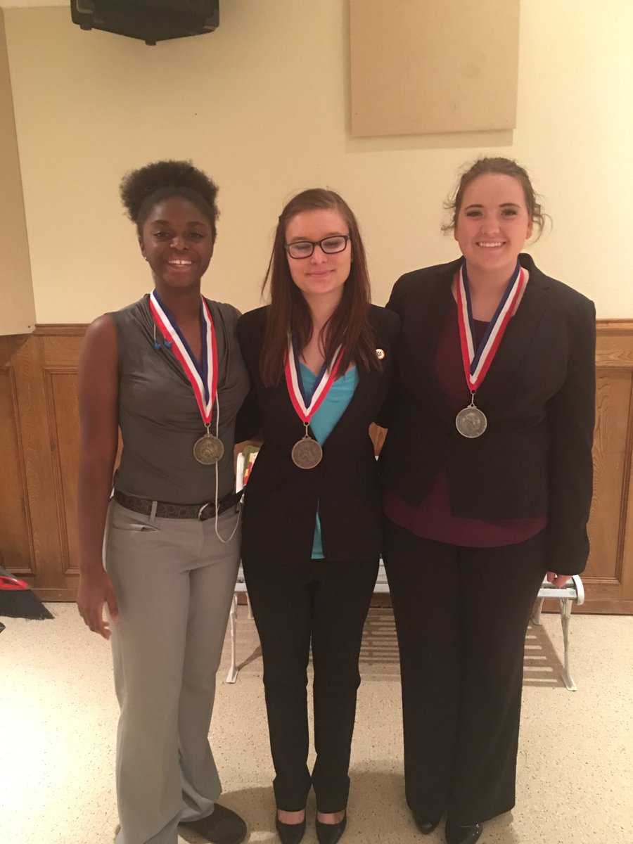 cmdebateteam's tweet photo. Speech District Results: Prose: Emily 1st, Bentley 2nd, Eva 5th; Poetry: Deja 1st, Hailey 2nd, Alex 3rd https://t.co/BB7tSuj3gw