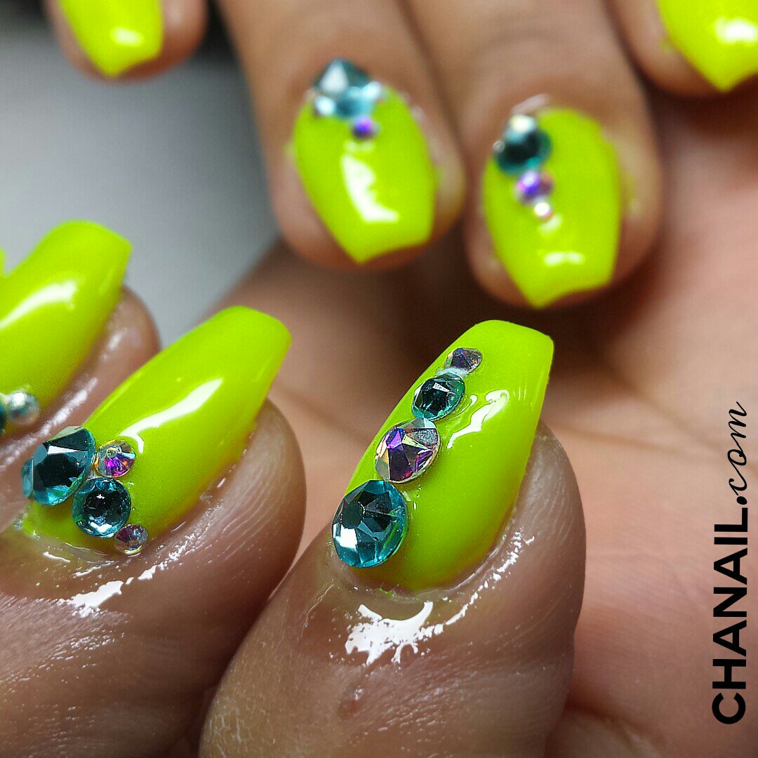 ChanailColumbus's tweet photo. Who says coffin nails can't be short? Featuring authentic Swarovski crystals. #columbusnails #asseenincolumbus https://t.co/lj3fjAbTab