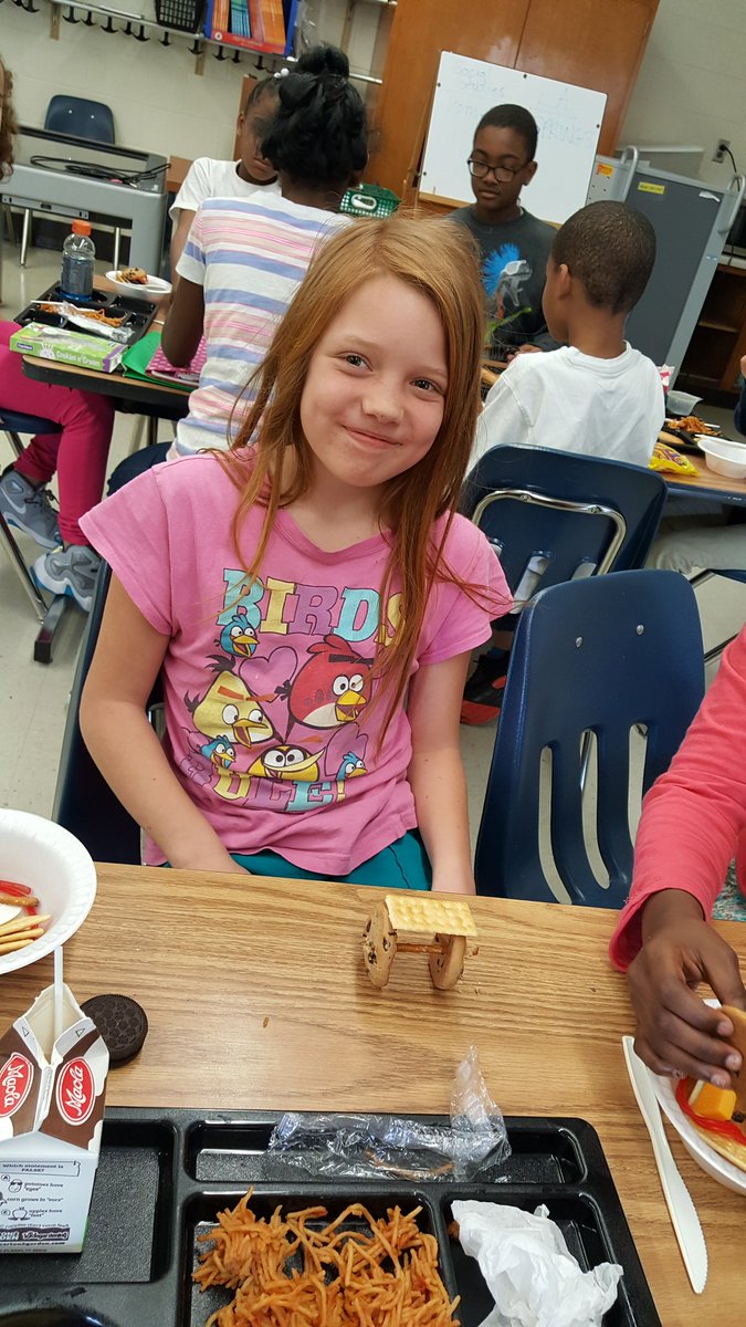 JessNalevanko's tweet photo. @vbHolland 
Making learning tasty #ediblelessons https://t.co/duoSTVVCsA