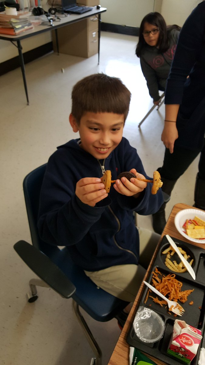 JessNalevanko's tweet photo. @vbHolland 
Making learning tasty #ediblelessons https://t.co/duoSTVVCsA