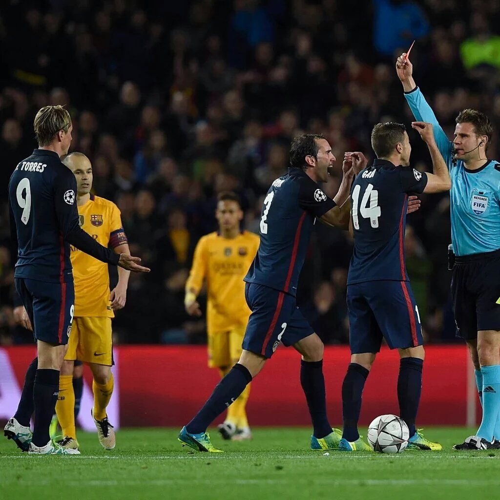 Bolanet's tweet photo. #BolanetQuotes Filipe Luis: “Wasit melindungi Barca. Ada ketakutan dari UEFA, Barca tidak bisa lolos. Menyedihkan.” https://t.co/gM8KmRLLWN