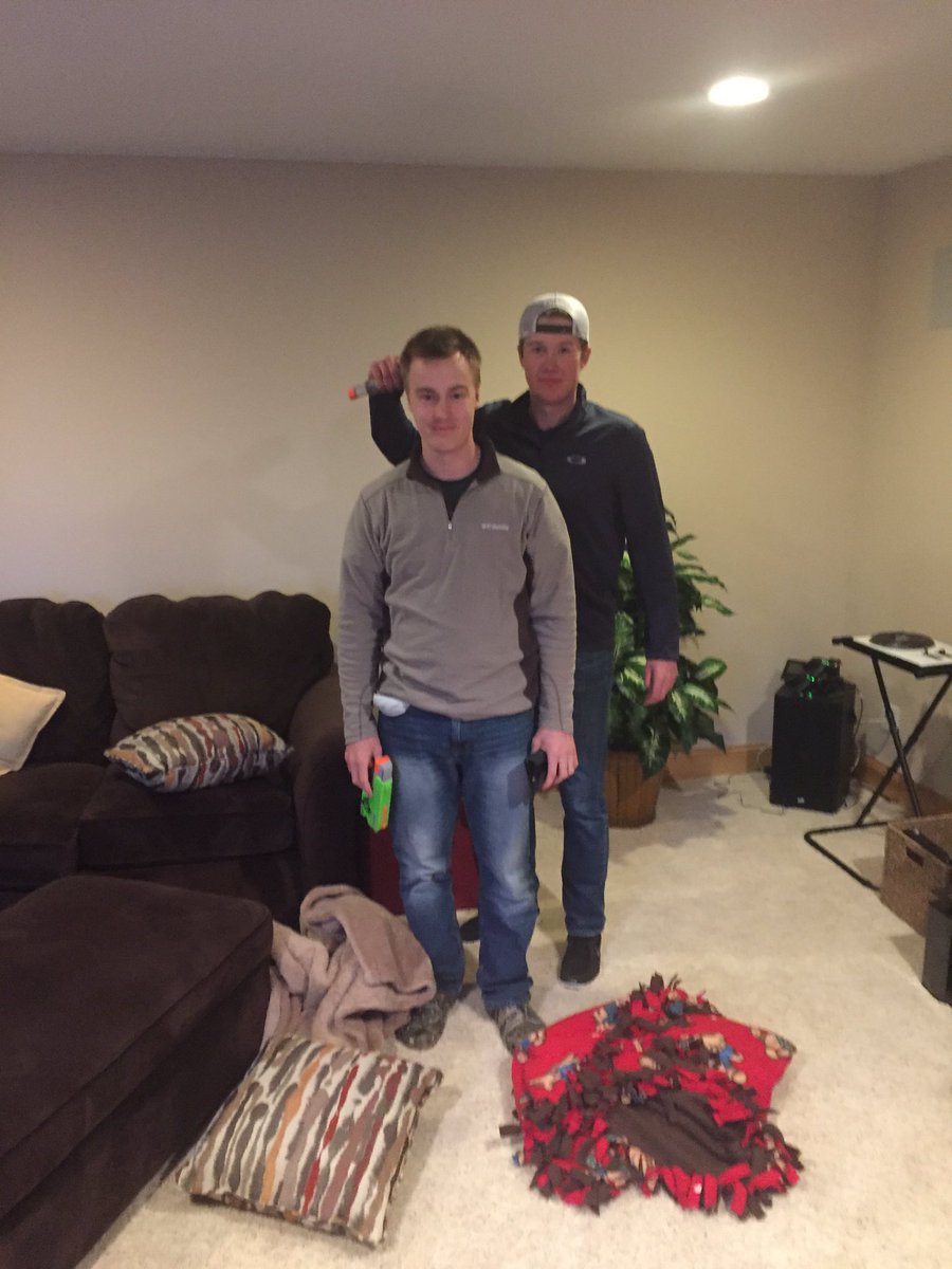 maxlabine's tweet photo. Payback...beaner got trev from senior sliders. @CHS_nerfwar #chsnerfwarkill #NeedSomeCompetition https://t.co/obIapPTzy5