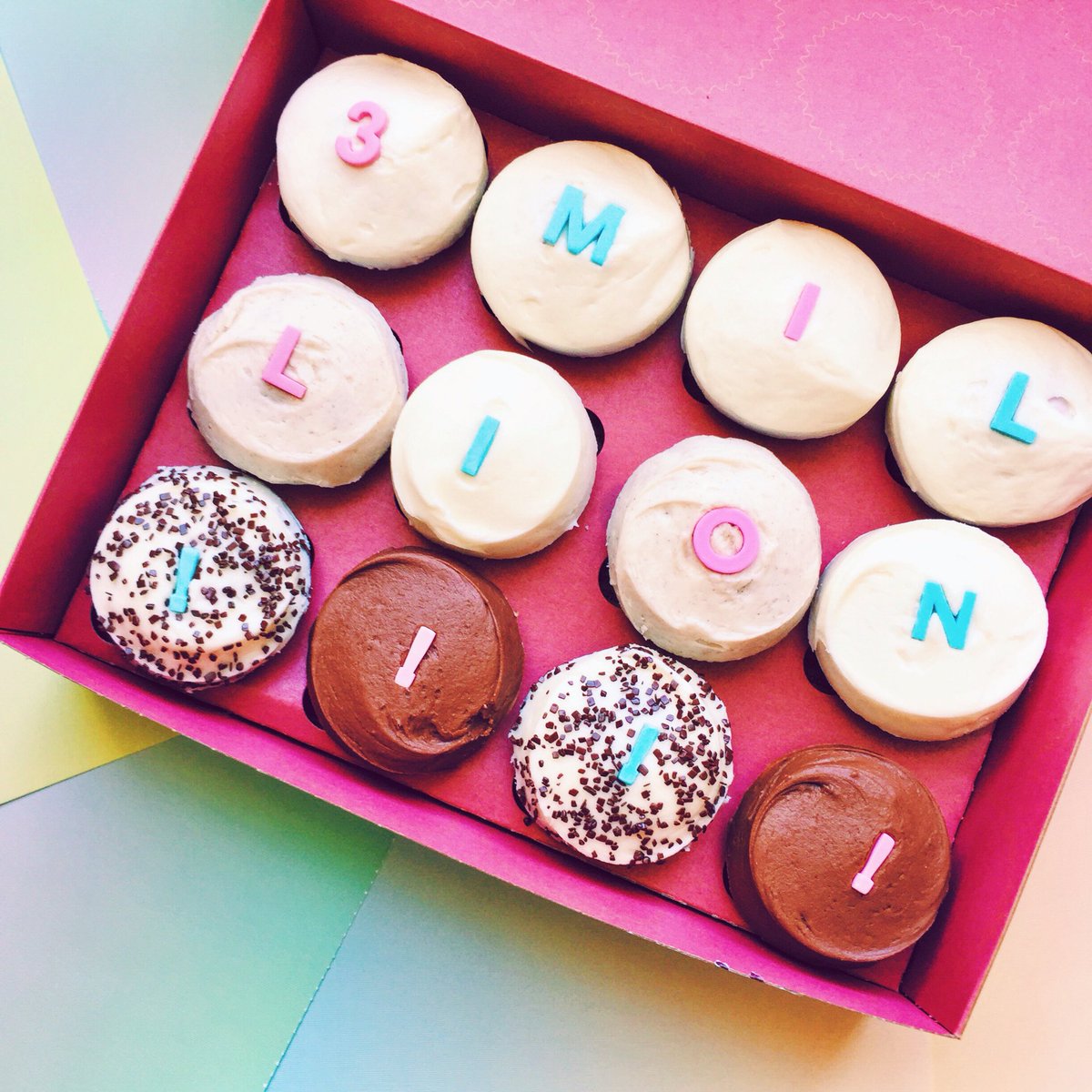 laurDIY's tweet photo. I still can't believe how big our fam has grown, next step: world domination ❤️✨ #prettylittlelaurs #3milli https://t.co/j7xyfr6jJx