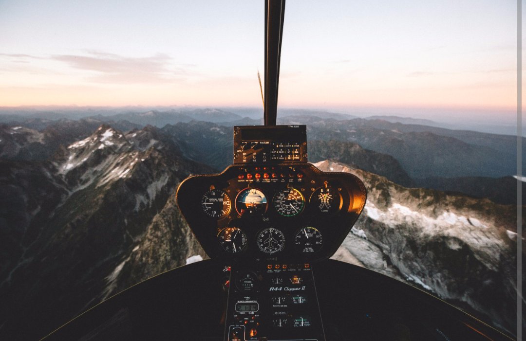 Adventurefull_'s tweet image. Helicopter tour anyone ?🚁☁