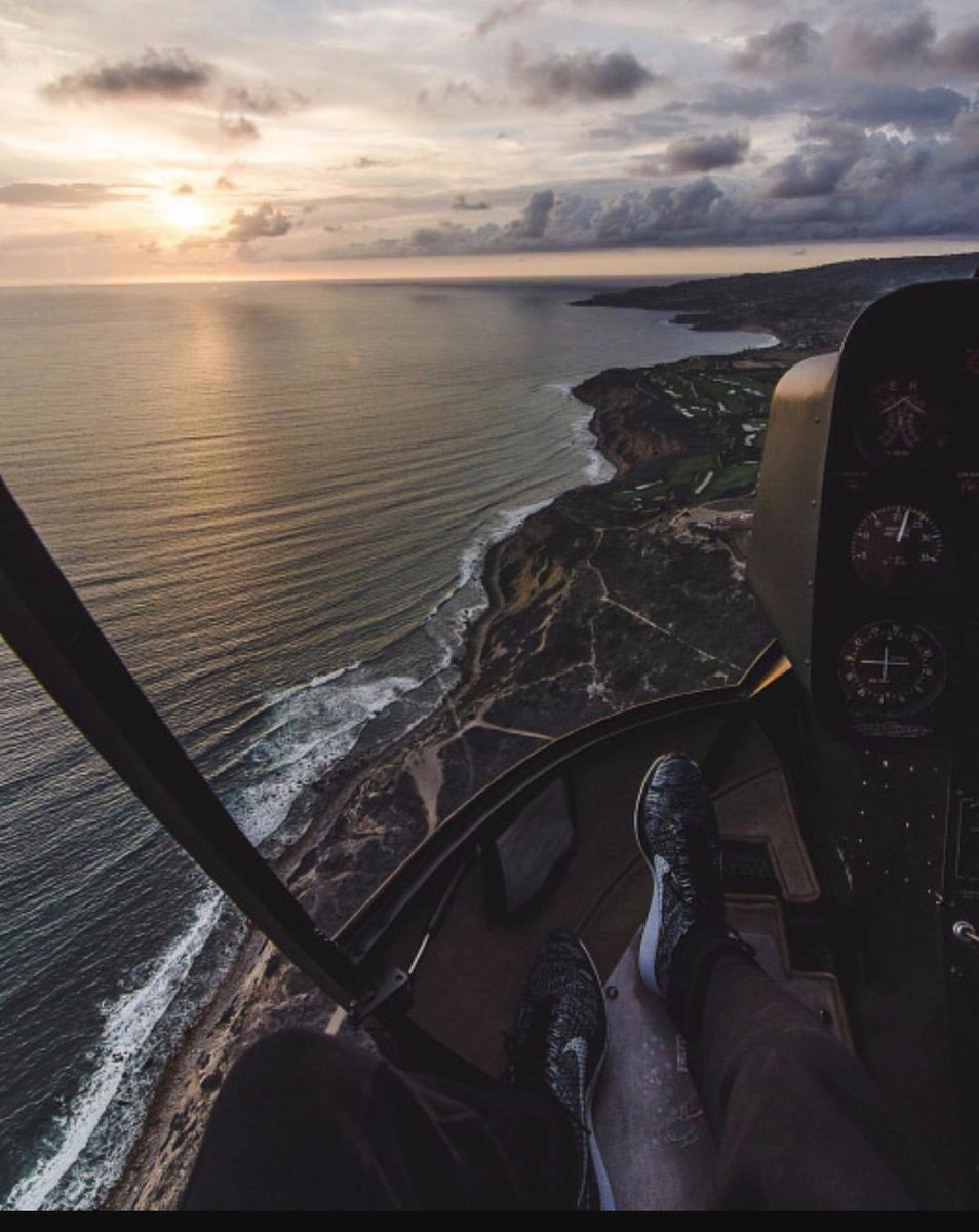 Adventurefull_'s tweet image. Helicopter tour anyone ?🚁☁