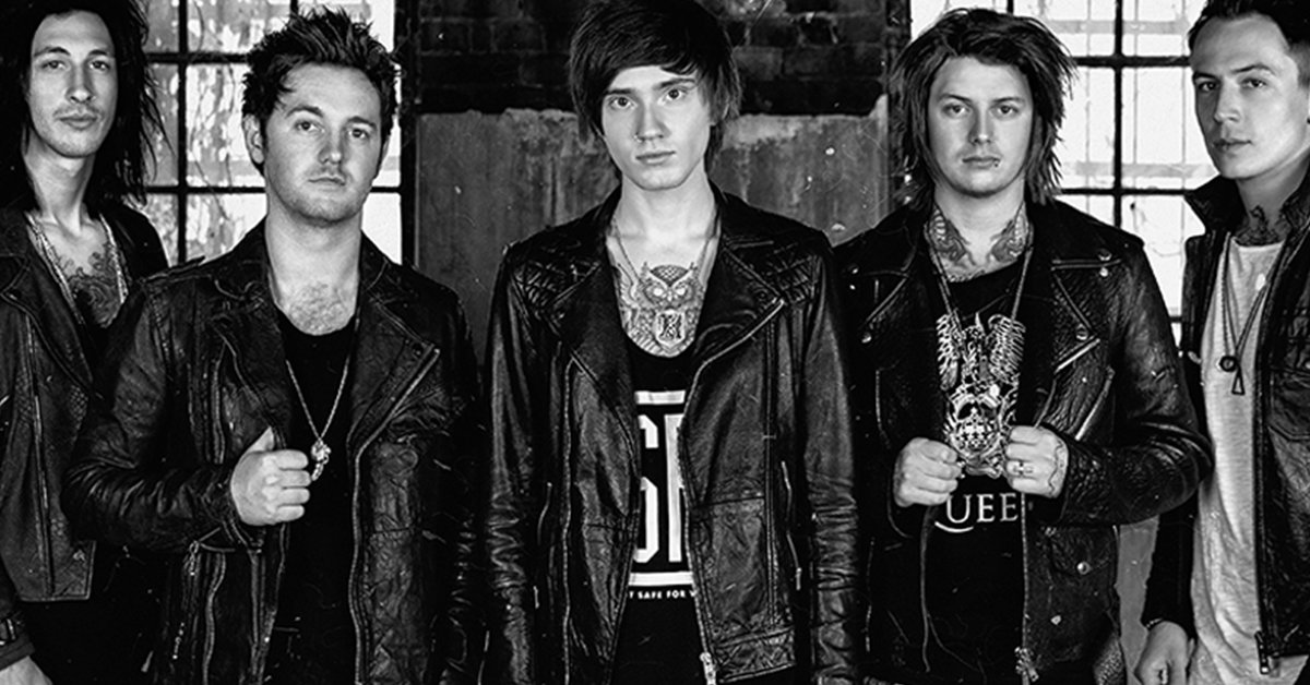 AAofficial's tweet photo. We're taking over @bluntmag's Instagram account starting NOW. Aussie tour kicks off tmrw. https://t.co/eKUtmsVjpj https://t.co/ROYFgbpr3V