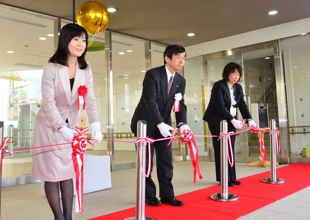 伊丹市広報課 On Twitter こども発達支援センター あすぱる オープン 3月31日 こども発達支援センター あすぱる のオープニングセレモニー開催 午前中の開所式では ファンファーレとともにテープカットや子どもたちによるくす玉わりが行われました Https