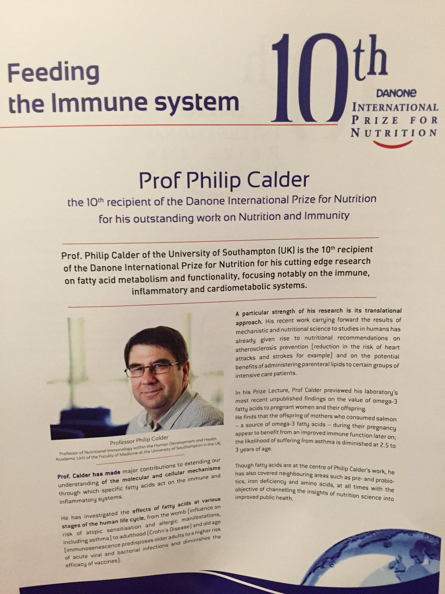 InstitutoDanone's tweet photo. Concluye la entrega del 10 Premio Internacional Danone para la Nutrición, Dr Calder #DIPN2016 https://t.co/FUTWQS5pj3