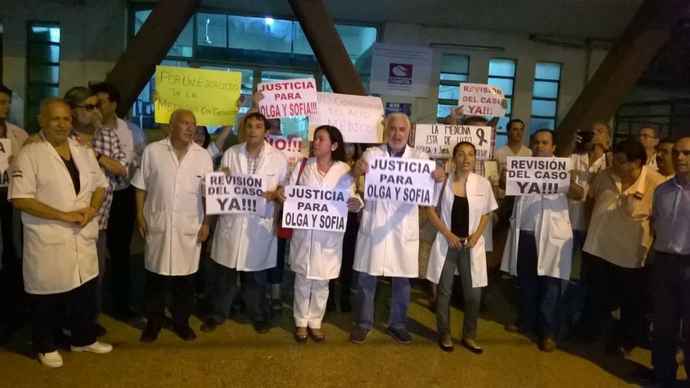 ABCDigital's tweet photo. [AMPLIAMOS] Confirman paro de médicos para este jueves 

https://t.co/KFG09rOLi7 https://t.co/9qXnb8EDyp