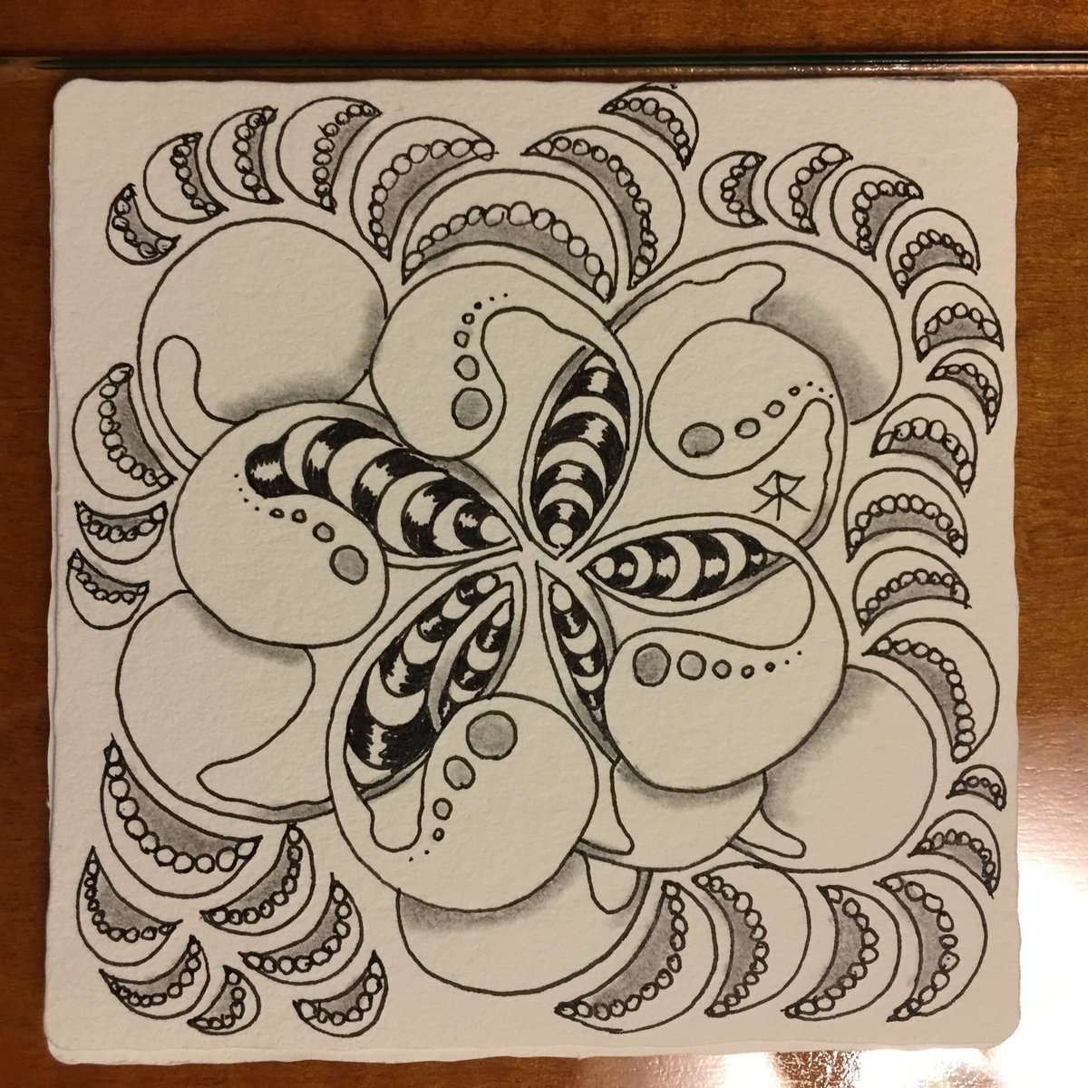 YuChenHsu's tweet photo. Done in class.
#Zentangle #molygon #mooka #365 #365之97 #365in2016 #cztseminar22 https://t.co/HYyusu6cOe