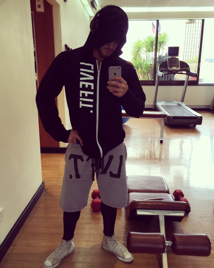 ReallyCody's tweet photo. Even in Adelaide, we still get the training in. #HoodieUp https://t.co/wjlZA33IA1