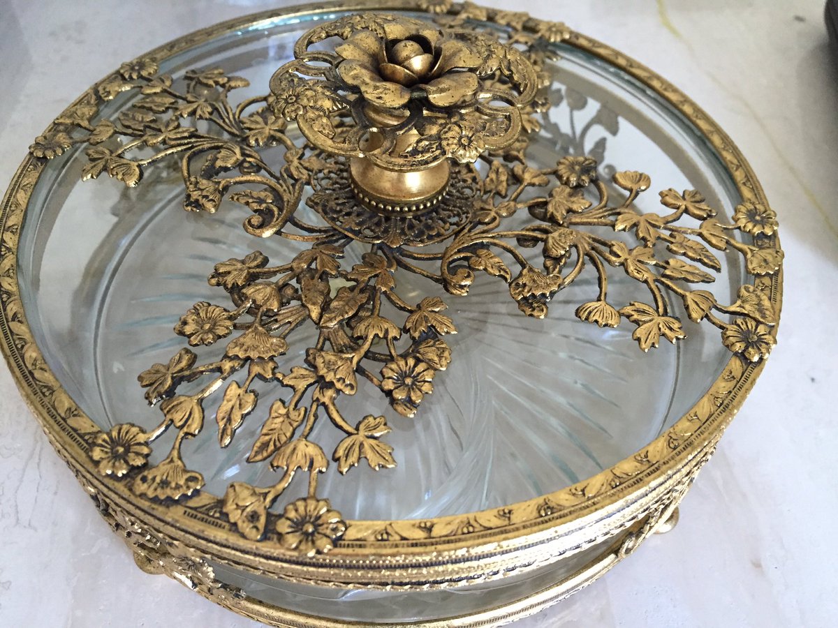 RandiRandia1's tweet photo. #AntiquesRoadShow #antiques #24KPlated. #UniqueAntique https://t.co/SfraPVy4ad
