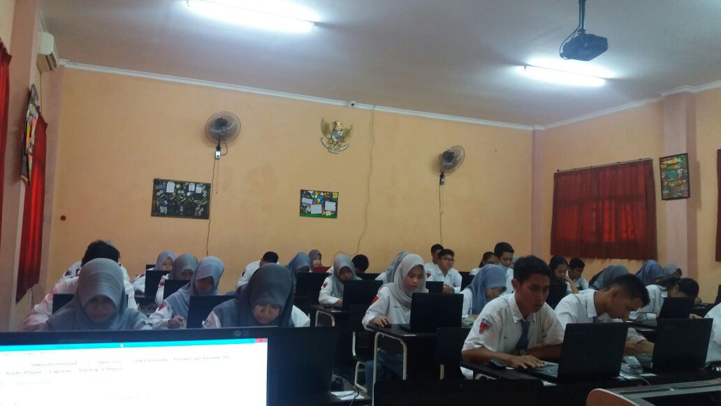 UNBK 2016 di <a href="/sman2bpn/">SMAN 2 Balikpapan</a> memasuki hari ke 3 dengan mata pelajaran matematika. Semoga sukses selalu!