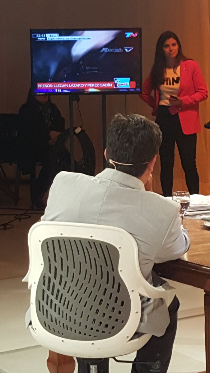 diegoleuco's tweet photo. El fiscal de la ruta del dinero K, Guillermo Marijuan mira el traslado de Baez en los estudios de @todonoticias https://t.co/nYScVj6zIL