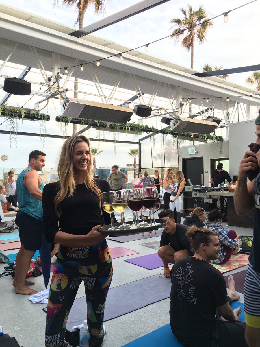 Puppies and Yoga Yappie Hour 😍 #firehousepb #upshow