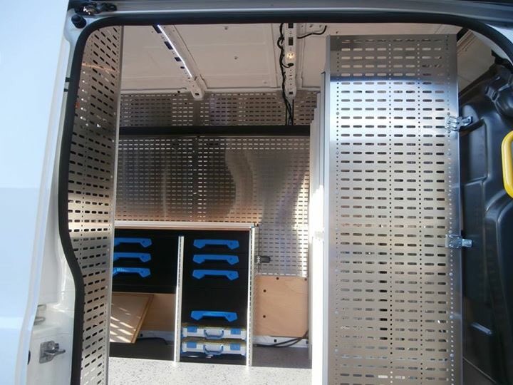 SortimoFR's tweet photo. Aménagement #SortimoHD pour un #FORDTRANSIT : étagères, mallettes, protection alu, leds... https://t.co/7vufVMEiSS https://t.co/lfUMvfBkVx