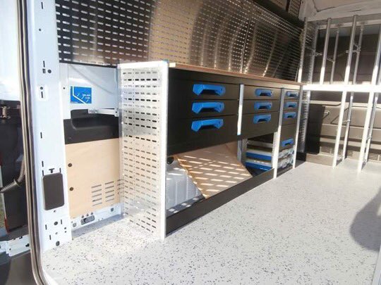 SortimoFR's tweet photo. Aménagement #SortimoHD pour un #FORDTRANSIT : étagères, mallettes, protection alu, leds... https://t.co/7vufVMEiSS https://t.co/lfUMvfBkVx