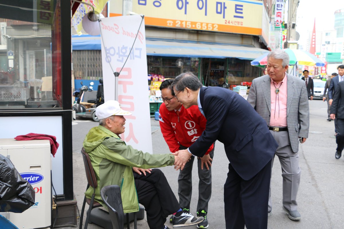640107Psy's tweet photo. [수원정(영통구) 국회의원 후보]
박수영 후원회장 김황식 전 국무총리 지원유세 현장
https://t.co/PQxGzxMjik https://t.co/trmmeCFUhv