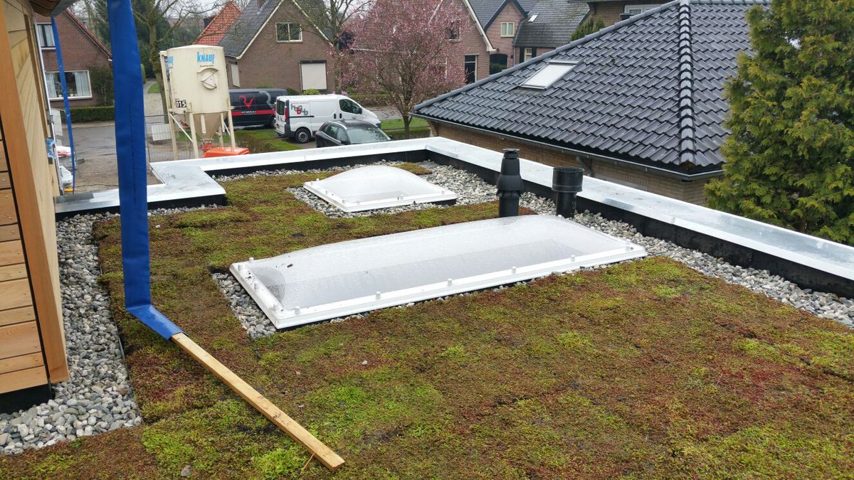 WitteveenDak's tweet photo. Een mooi dak gerealiseerd. De mensen met een handicap, kunnen nu genieten van hun vakantie @Bouw_Laar @derodebeer https://t.co/Fjosv8kwql