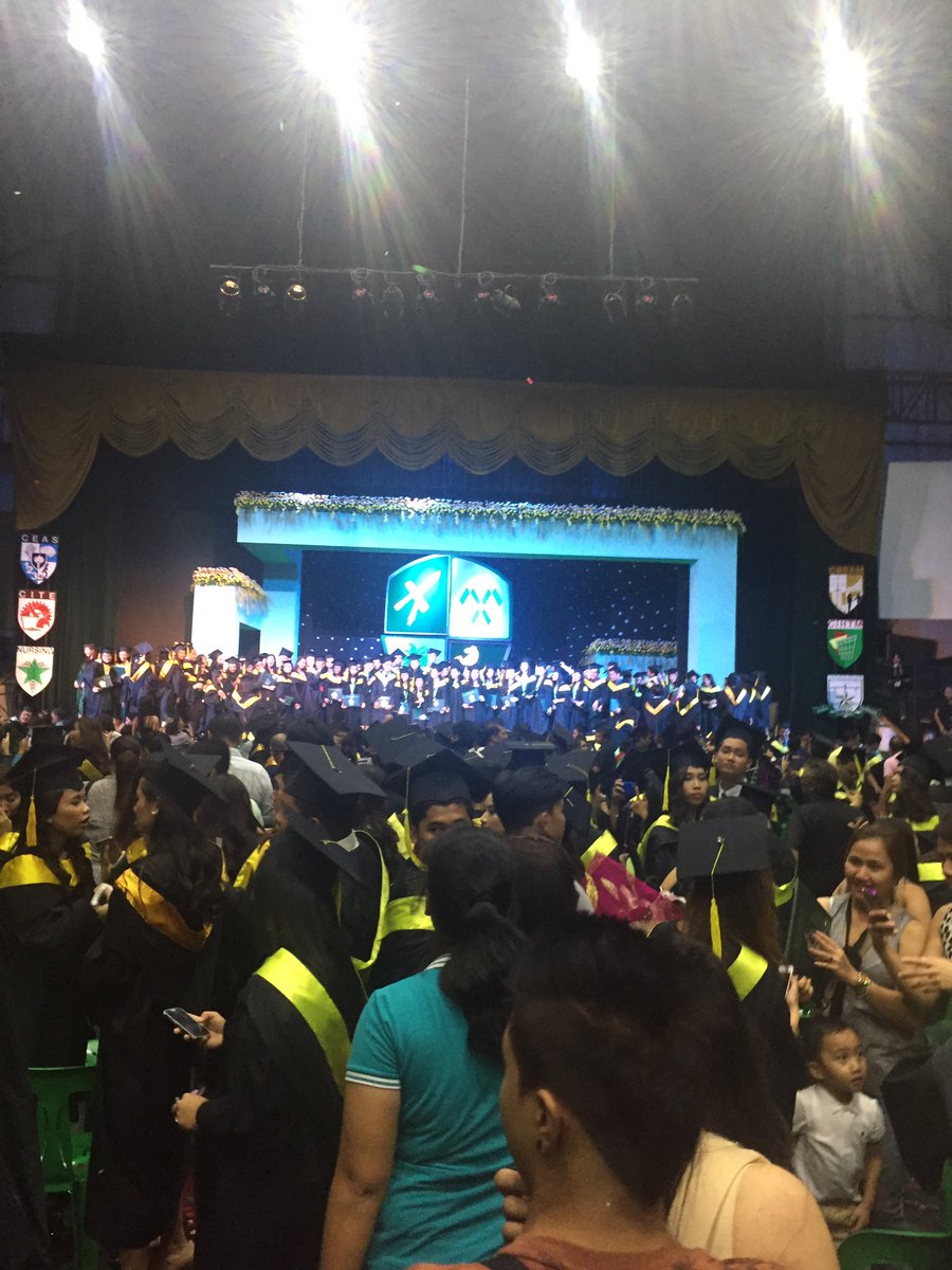shaidgzmn's tweet photo. Thank you 🎓 Animo LaSalle 💚 #DLSLGraduation2016 https://t.co/suXIHULCmg