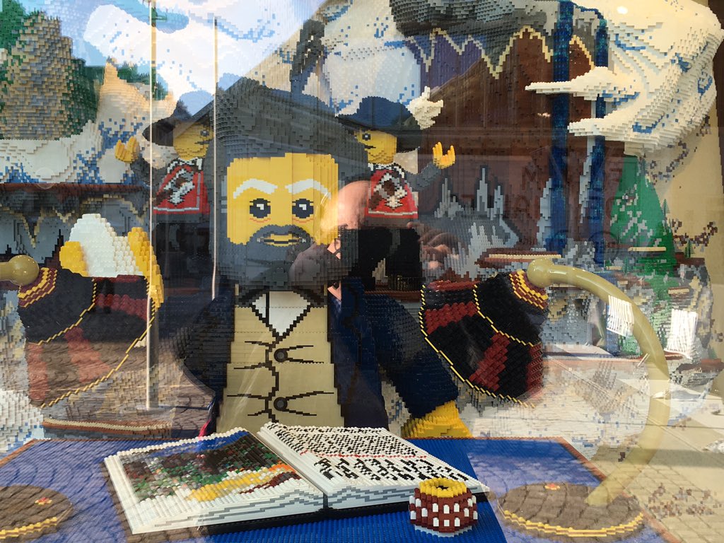 mulderville's tweet photo. Le nouveau @LEGO_Group #LEGOStoreParis du @forumdeshalles est ouvert .. https://t.co/IROTOgMwGm