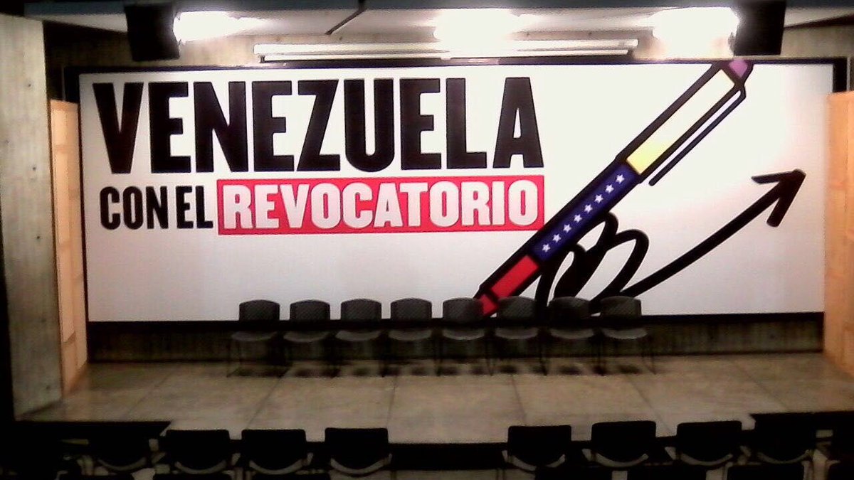 Leonardo_Padron's tweet photo. Ya todo está listo para mañana! Nos vemos en el Teatro Chacao. Un evento de ciudadanos para ciudadanos. #YoRevoco https://t.co/AztUXQIdSE