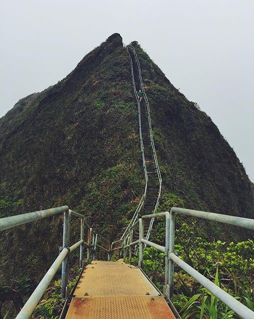 yourtake's tweet photo. We're featuring the Haiku Stairs in Hawaii as today's top photo. (Photo by contributor @braybraywoowoo) https://t.co/rMj0jH393r