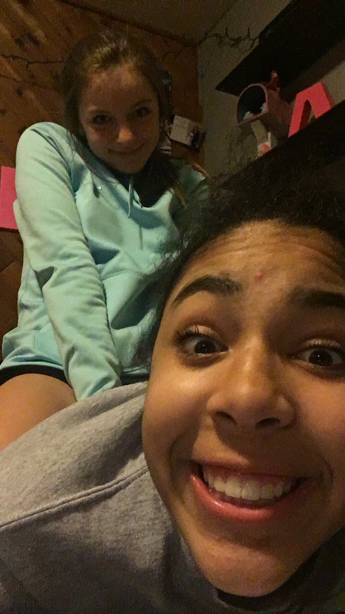 hannahmihalik's tweet image. Happy birthday to my cuddle buddy miss and love you @siennafinn08 #samevoices #joggers #twerk #makeitorbreakit