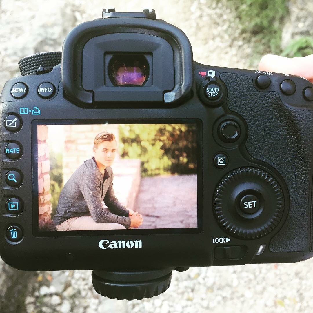 tedthulin's tweet photo. Kyle's Sr. pics!  Wow! https://t.co/KIQs7kMJXq