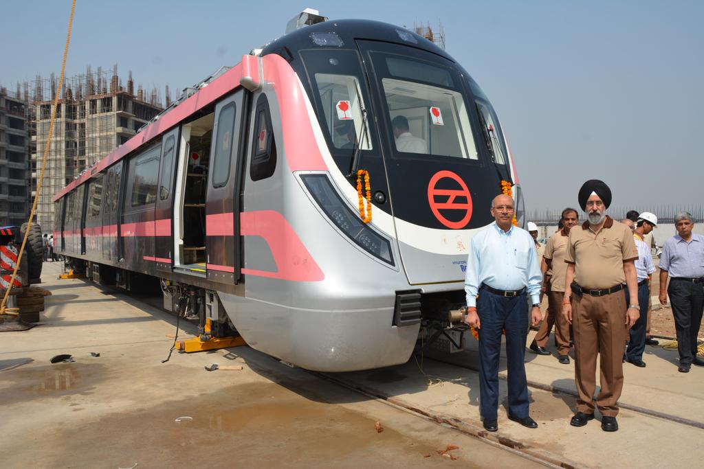 achlendra's tweet image. मैजंटा लाइन के एलीवेटेड कॉरिडोर (कालका जी- बोटैनिकल गार्डन) पर सबसे पहले चलेगी #DriverlessMetro @Live_Hindustan