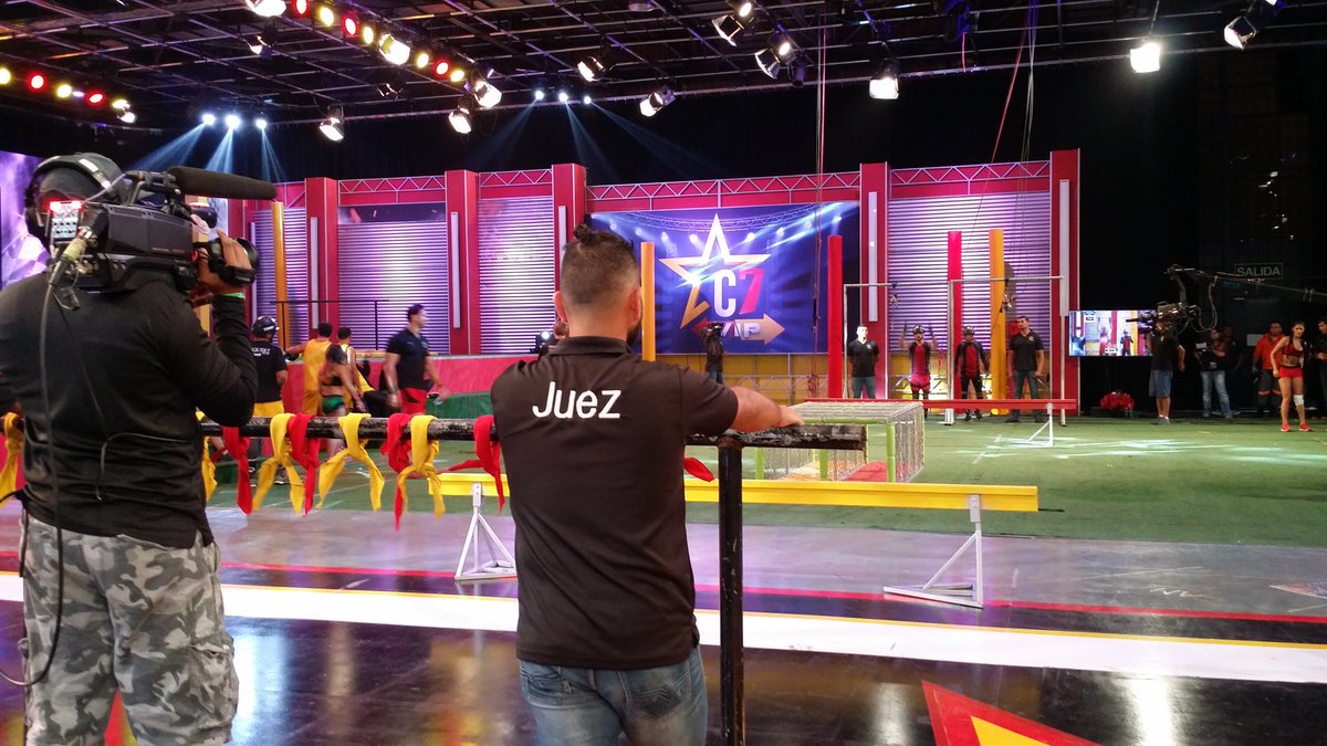 Telemetro's tweet photo. ¡ @MarcoC7pa vs @HermesMendoza ! ¿Cuál es tu favorito? #AmarillosC7VIP vs #RojosC7VIP https://t.co/BjwkcDZHA6
