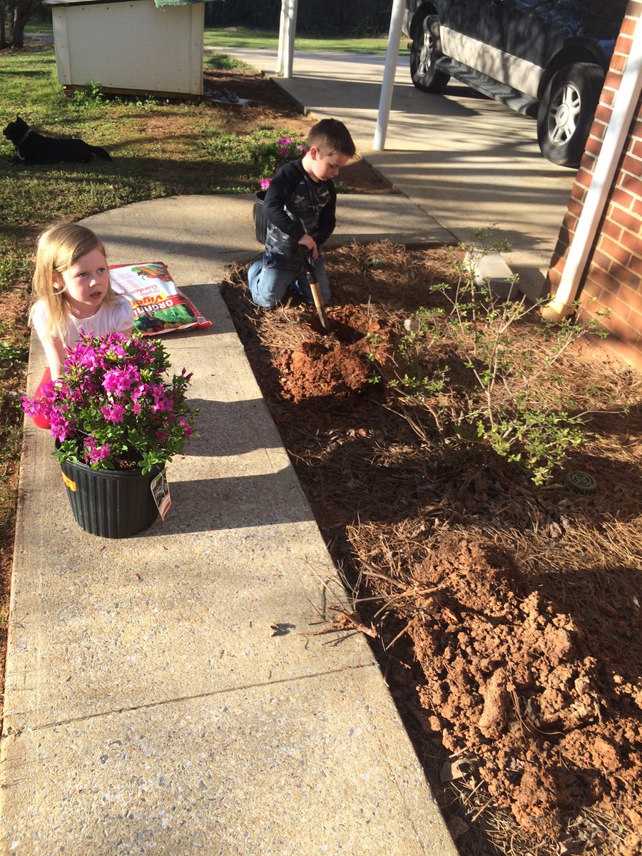 6thFerrell's tweet photo. @FHSWolves putting clubs to practice at home "I know I'm in the garden club mommy" @TCBOELearn https://t.co/RXEmrnnbmI