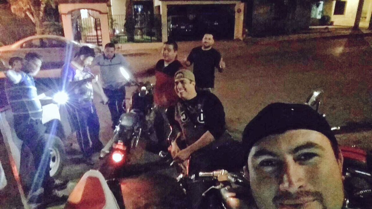 HELLWOLF147's tweet photo. #squad #salondelajusticia #motoshop #roadntrack https://t.co/7YGuFpSKQJ