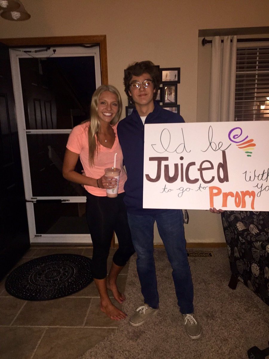 TRHSPromposals's tweet photo. @kaileeann16 @dannyschoen3 aw how sweet 😋😍 https://t.co/NdL0yQqxLe