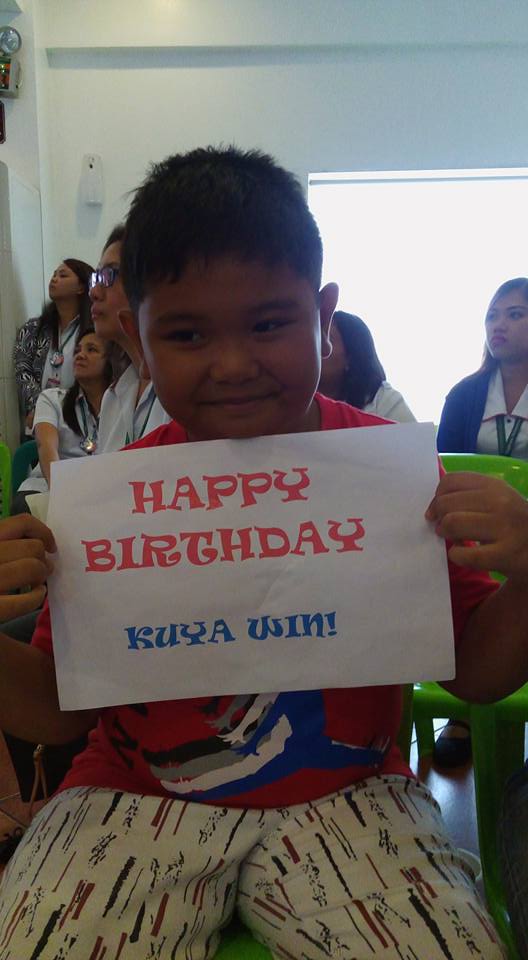 SiKuyaWin's tweet photo. Ang batang ito gusto na ipaabot ang greetings niya #KuyaWin #WinGatchalian2016 #WinToSenate #FreeHigherEd https://t.co/vYPgNqCx43