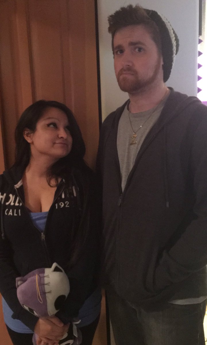 _Aphmau_'s tweet image. SMOL VS TOL! @MithzanMax 
...and Jason is toller than he. NEEEEE! 😂😂😂
Also Prom was over so we just play video games