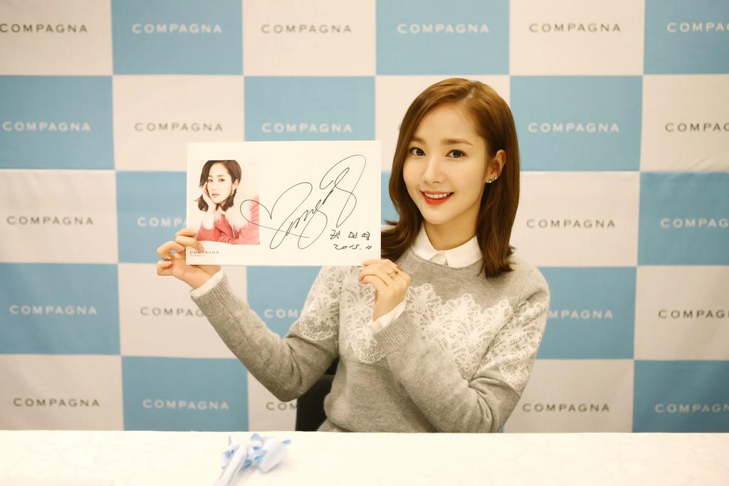 PrettyAngelPMY's tweet photo. Compagna 2016 Fan Signing event later... Only hour to go!!
Excited!!πππ #CompagnaSS2016 #ParkMinYoung #CompagnaQueen https://t.co/gr9ZKCNLco