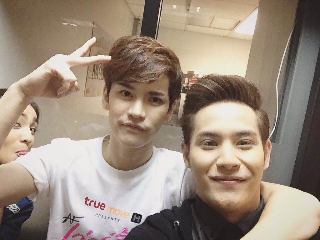focus_kittikun's tweet photo. อ้ายเต๋า สวัสดีครับ 😁😁 ว่าแต่ข้างๆ นี่คือไง พี่ขอถ่ายกะพี่เต๋านะเบนซ์555+ #Focus_af12 #focusaf12 #TrueFantasia https://t.co/aHoqWH7GaO