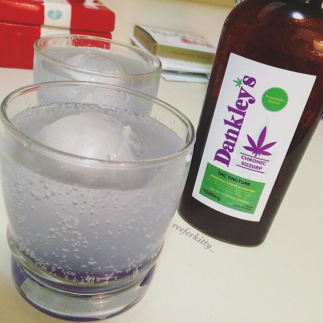 ReeferKitty_'s tweet photo. #sweetdreams thanks to @headstashmmj #dankleys syrup! 😋😋😋 https://t.co/lTdoXWcIjF