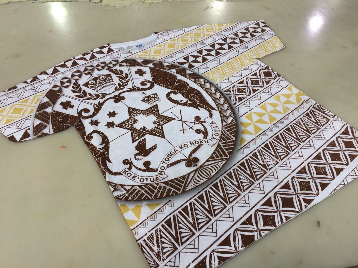 1nkitmyway's tweet photo. Had some #island vibes in the shop today. #wearableart #alloverprint #streetwear #makeashirt #graphicdesign https://t.co/N8CfnJp4GE