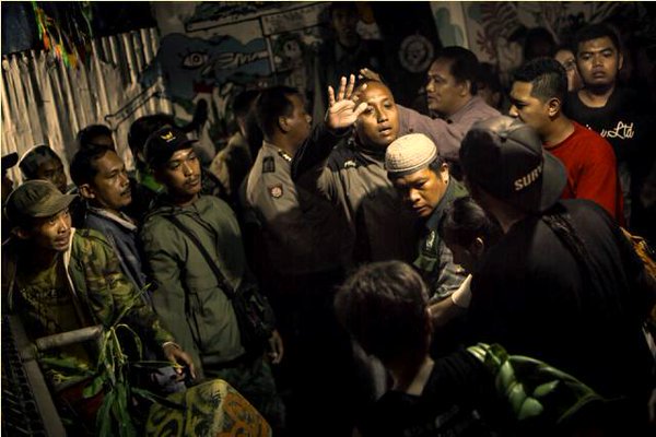 Tempo_Plus's tweet photo. #Editorial | Pembubaran Acara #LadyFast di Yogyakarta | https://t.co/AWGjN7gIyI https://t.co/H3FB9L8j6m