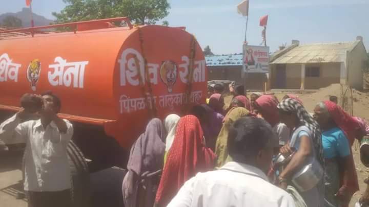 darryl_edison's tweet photo. Water tankers for the drought-hit areas of #Marathwada #Shivsena4U #Shivsena 
@AUThackeray @ANI_news @abpmajhatv https://t.co/h7BHEvYYsY
