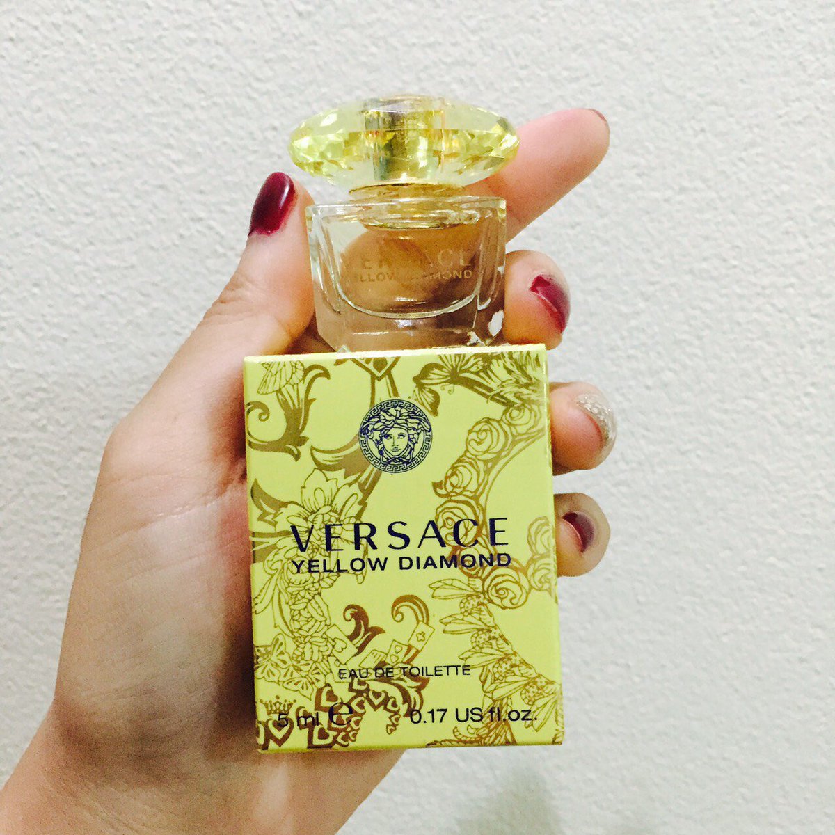 keshouhinmakeup's tweet photo. #Versace Bright Crystal Absolu Eau De Parfum  5 ml.
#ราคาดี๊ดี 390 บาทเท่านั้นค้า #ขายของ https://t.co/Skroeifvbq