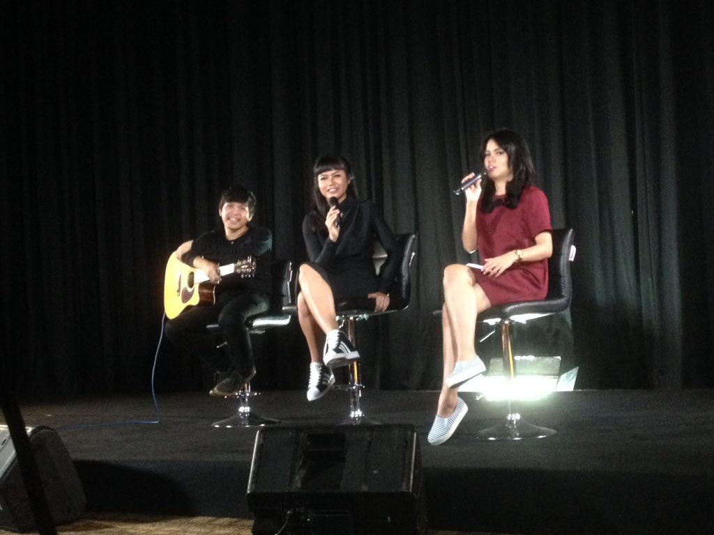 liputan6dotcom's tweet photo. .@yurayunita kepingin banget duet bareng @GBluesShelter. Wah, pasti seru! #LiveChatStreaming https://t.co/8zhU3tpTtz https://t.co/6MI3QSy3cn