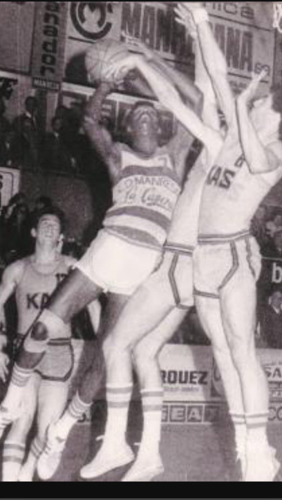 jbreaker15's tweet photo. Nos deja Ed Johnson, uno de los referentes del baloncesto profesional en GijΓ³n #ChipJohnson #Leyenda #Playu https://t.co/JjqanM9no4